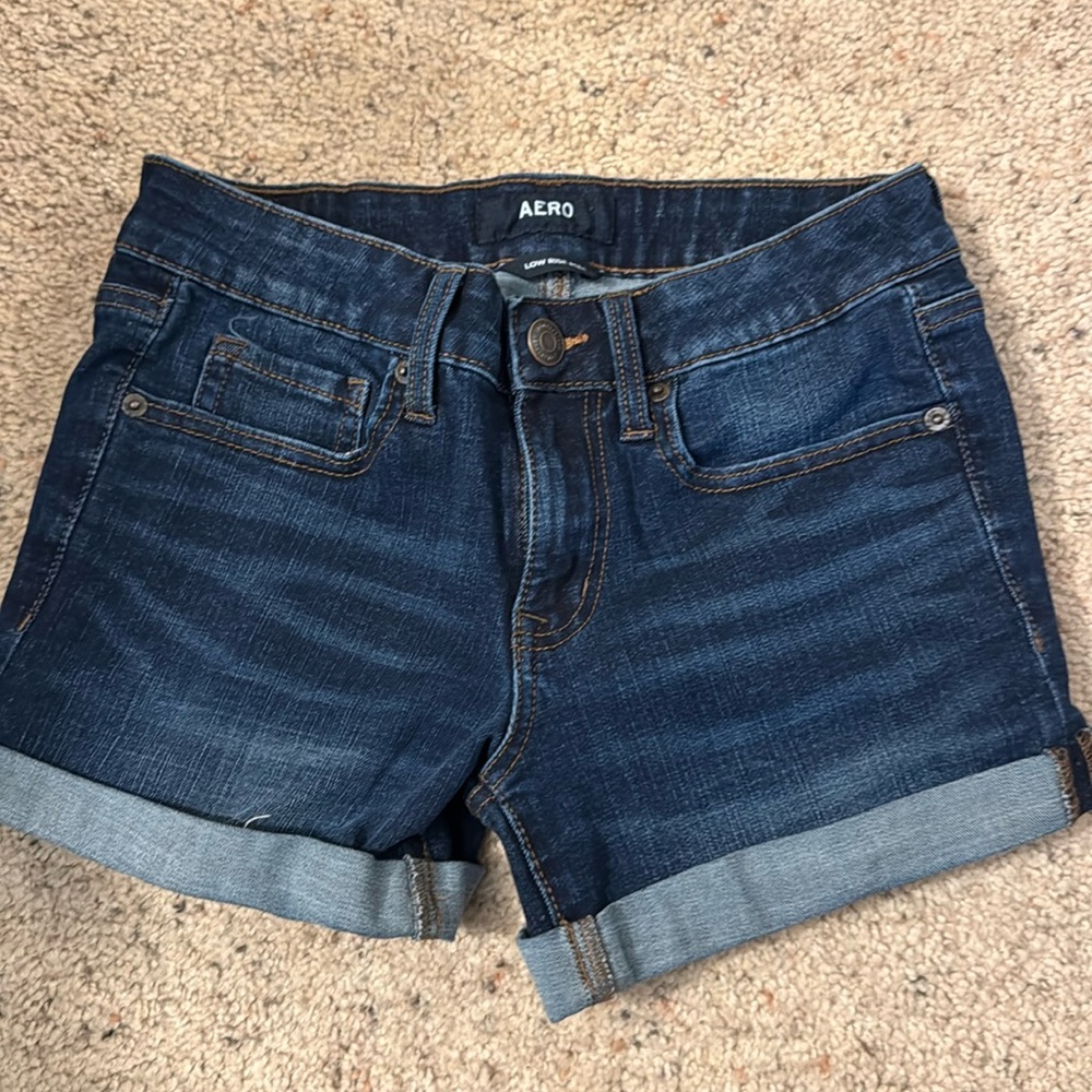 Aero low rise midi shorts size 4 dark wash
